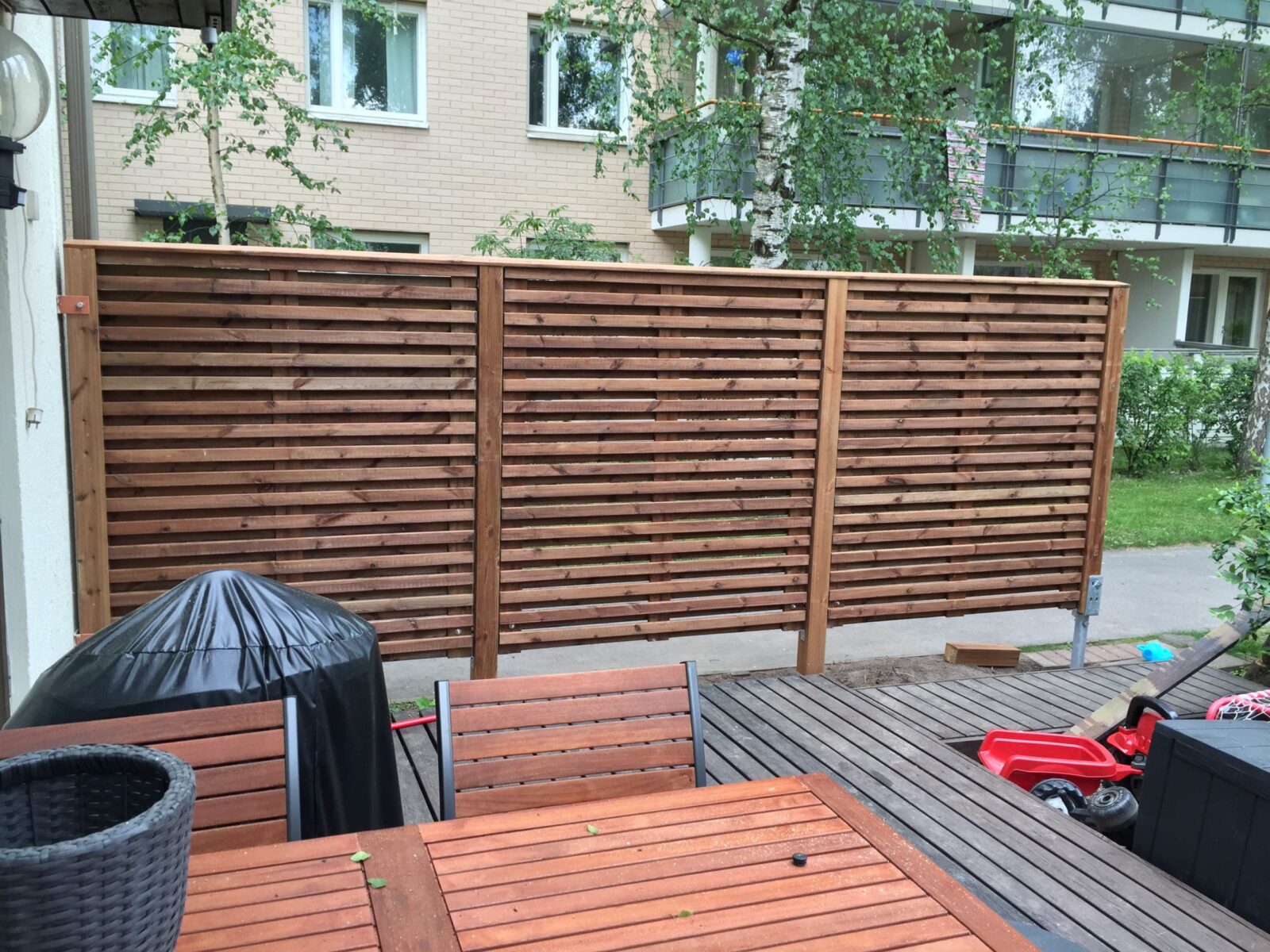 Taloyhtiön sisäpihojen väliaidat