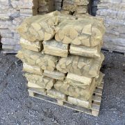 Koivuklapi 30 x 40L säkeissä. Kuivaa tuontipuuta.