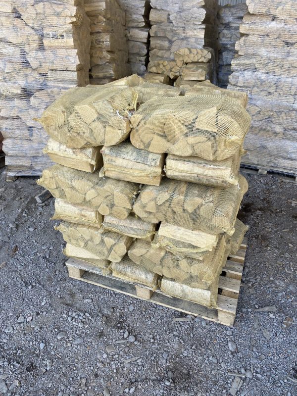 Koivuklapi 30 x 40L säkeissä. Kuivaa tuontipuuta.