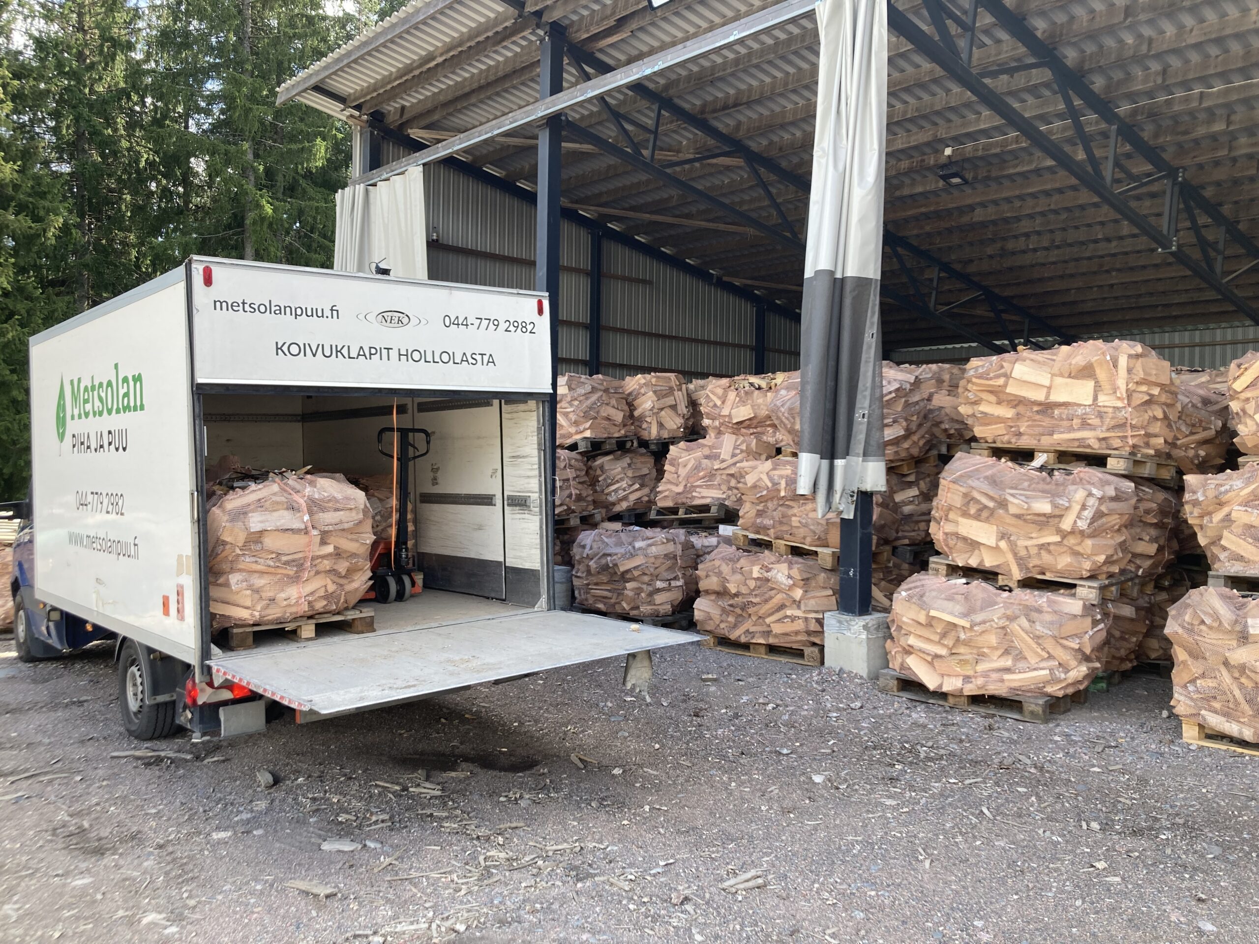 Klapien kuljetus jakeluautolla